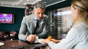 Hotel Check-in Foto iStock Halfpoint